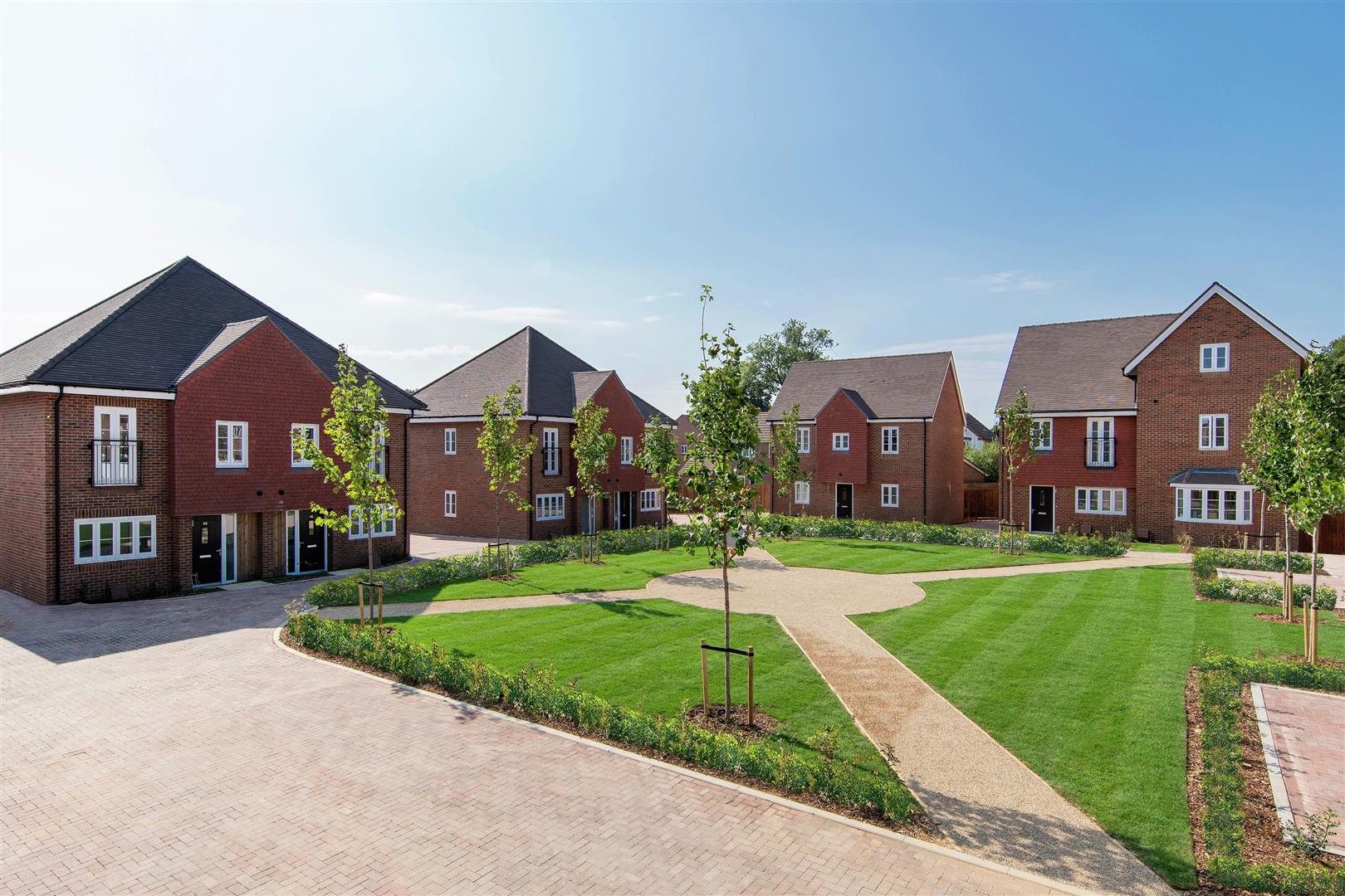 4 bedroom House Detached, De Burgh Gardens, Tadworth The Personal Agent